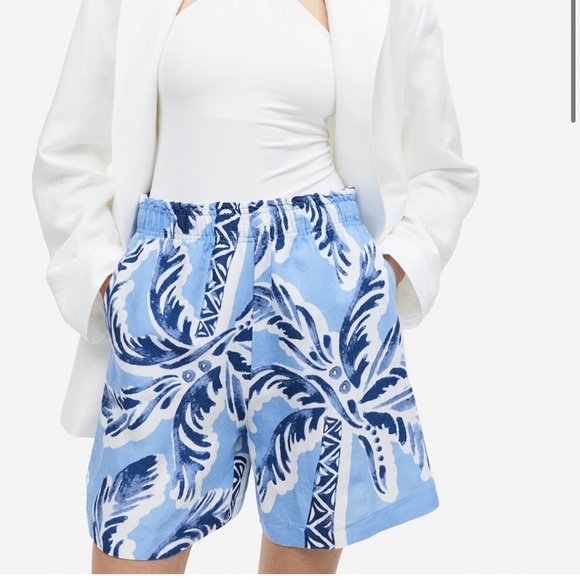H&M Blue and White Patterned Shorts. SMALL - Picture 1 of 4